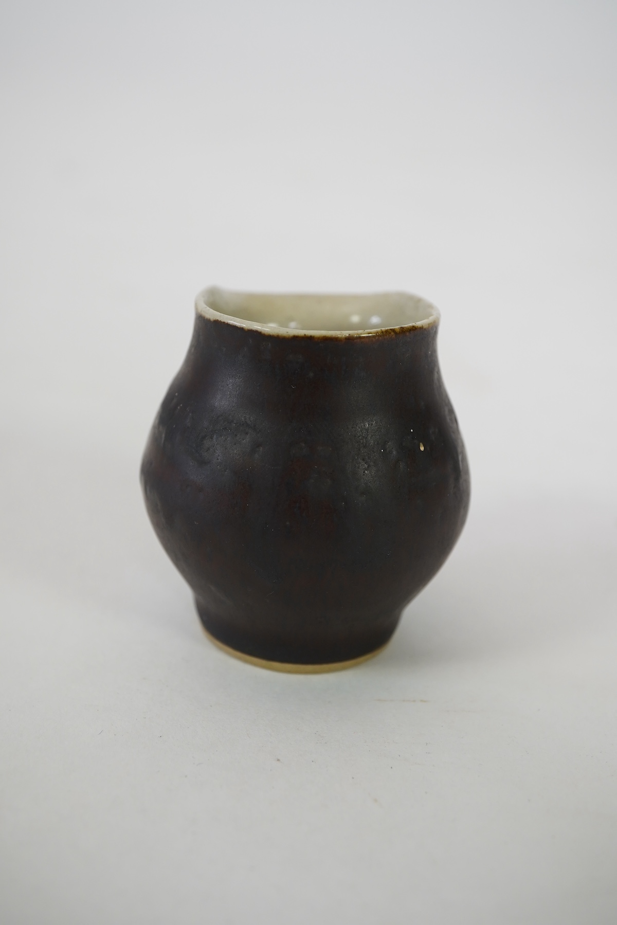 Dame Lucie Rie DBE (Austrian/British, 1902-1995): A stoneware pourer